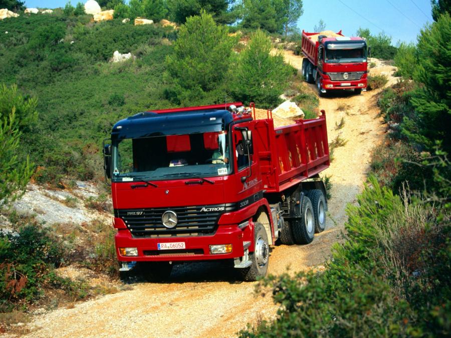  Mercedes-Benz Actros 3331 1997 года  (фото 3 из 9)